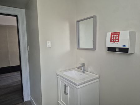 For Lease - 607 QUEENS Avenue Unit# Bedroom 3, London East, Ontario - Photo 2