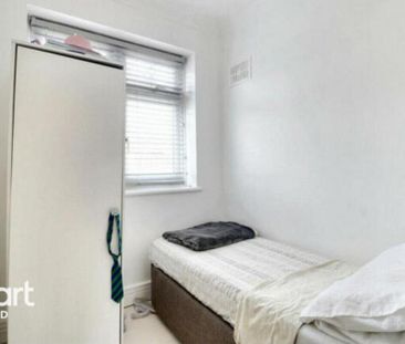 4 bedroom detached house to rent - Photo 2