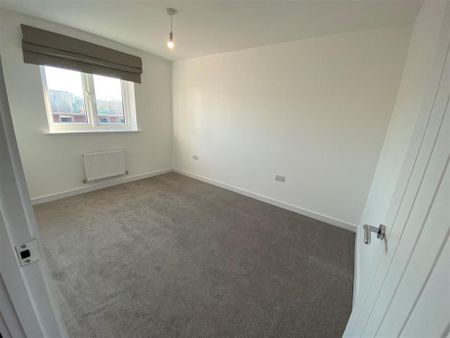 3 bedroom end of terrace house to rent - Photo 2