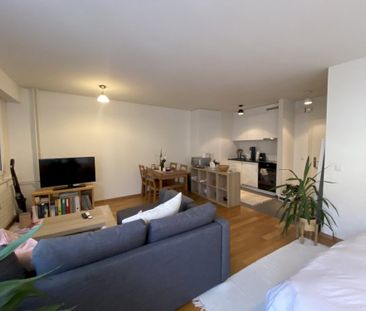 Appartement de 1 pièce en dessous du quartier du Flon - Photo 1