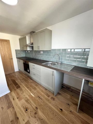 2 bedroom flat to rent - Photo 2