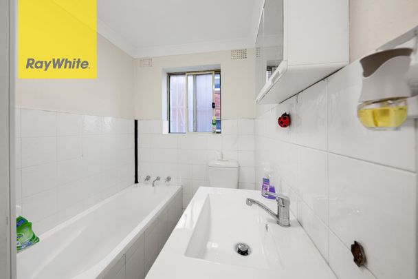 Charming 2 Bedroom Home! - Photo 1