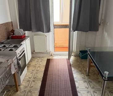 inchiriez apartament 2 camere - Photo 1