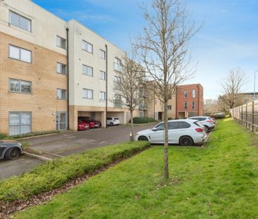 Admiral Drive, Stevenage - Photo 2