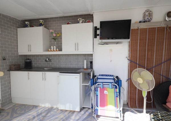 Bungalow con solarium privado en Playa Flamenca. Temporada baja.