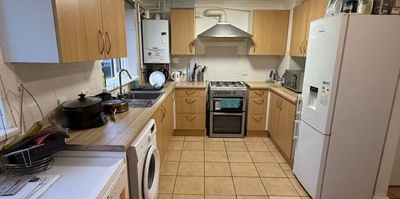 Room in a Shared House, London, SE8 - Photo 3