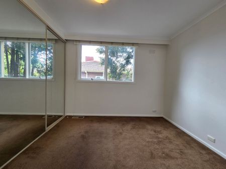 Freshly Painted, Perfectly Positioned Three Bedroom! - Photo 5