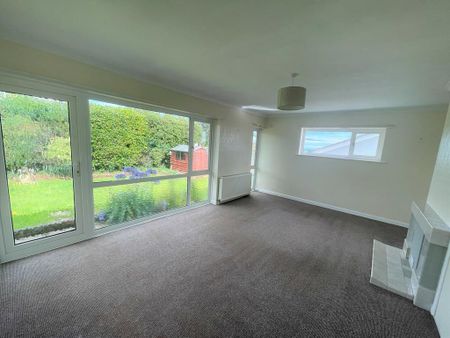 2 bedroom bungalow to rent - Photo 2