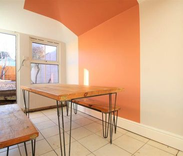 5 bedroom house, 1 en-suite - Photo 2