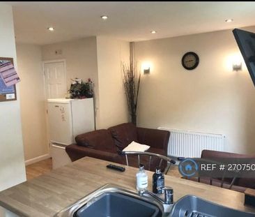 1 bedroom in a house share to rent - Photo 5