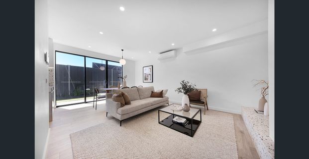 Luxury and ease, in the heart of Brighton East- Furnished - Photo 1