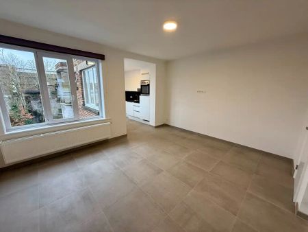 Ruim, gerenoveerd appartement met 2 slaapkamers! - Foto 2