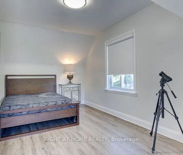Detached Home For Lease | W9253113 - Photo 1