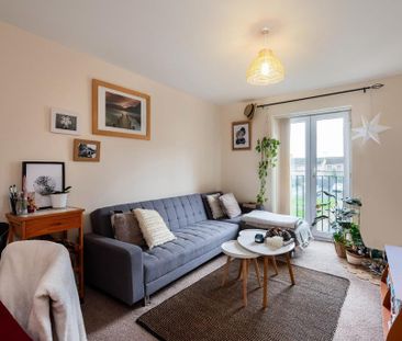 2 bedroom flat to rent - Photo 2