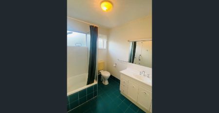 Cozy Unit - Hop Skip & Jump to Clontarf Waterfront - Photo 5