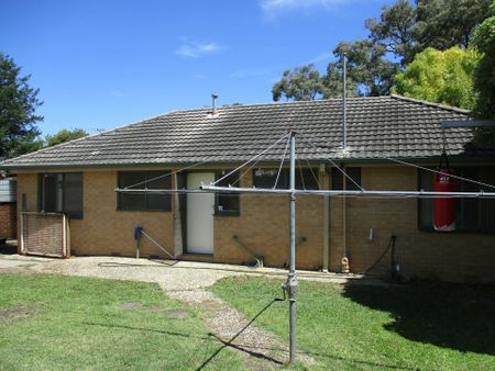 3 BEDROOM HOUSE - AVAILABLE NOW - Photo 2