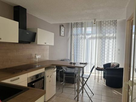 Location appartement duplex/triplex 2 pièces 31 m² à Villefranche-de-Rouergue (12200) - Photo 3