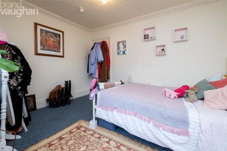 3 bedroom flat to rent - Photo 2