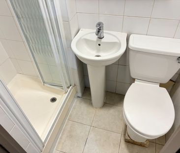 Studio Flat, Very Near Kilburn High Road Area, NW6 - Photo 4