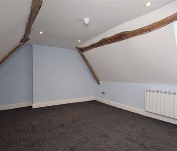 3 bed First Floor Flat for rent - Photo 2