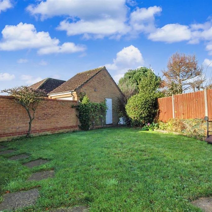 3 bedroom detached bungalow to rent - Photo 1