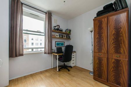 2 bedroom flat to rent - Photo 4