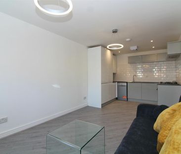 3 Bedroom Flat To Let - Photo 2