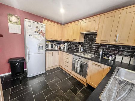 3 bedroom semi-detached house to rent - Photo 4