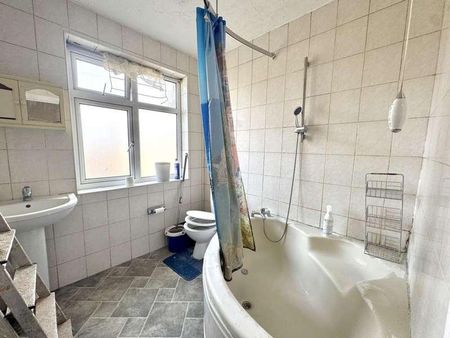 Wimborne Avenue, Hayes, UB4 - Photo 5