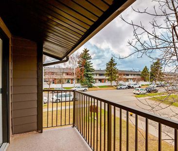 939 Bracewood Drive SW, Calgary - Photo 2