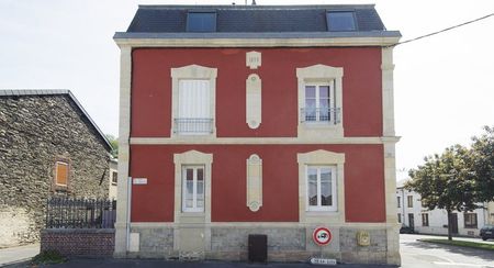 Appartement spacieux de type 4 au 1er étage, comprenant 3 chambres, un séjour, une cuisine et une salle de bain. - Photo 3