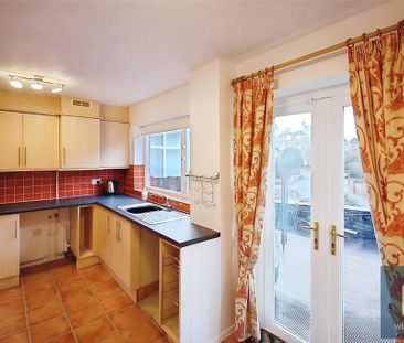 3 bedroom terraced house to rent - Photo 6