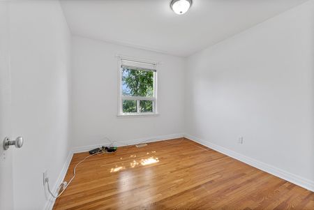 For Lease - 379 Tamarack Circle Unit# MAIN, Oakville, Ontario - Photo 5