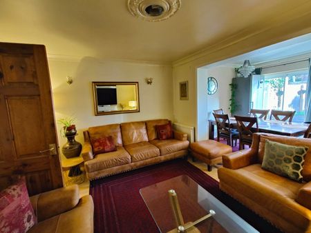 4 Bed Semi-Detached House, Harkett Close, HA3 - Photo 4