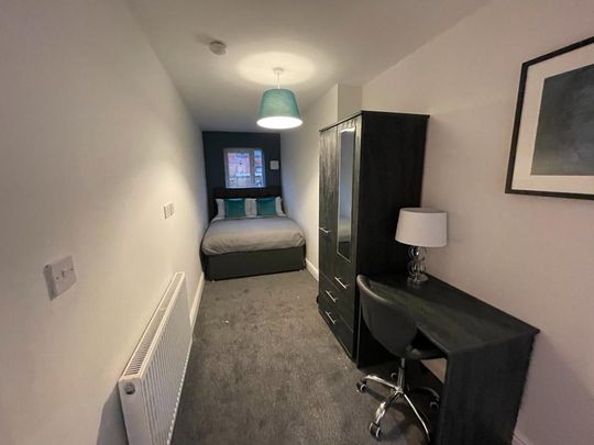 Silverdale Road, Bolton - Photo 1