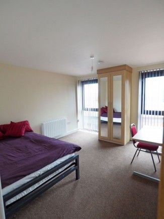 3 Bedroom Penthouse in City Centre - Photo 4