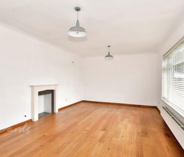 4 bedroom detached house to rent - Photo 2