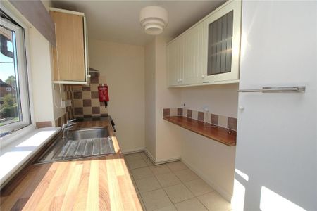 2 bedroom maisonette to rent - Photo 3