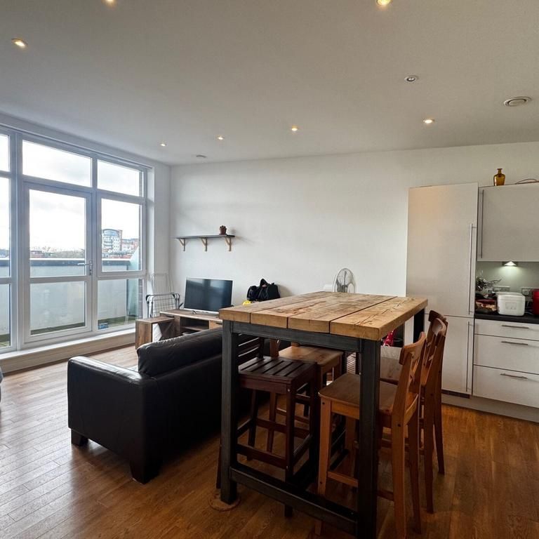 2 bedroom flat to rent - Photo 1