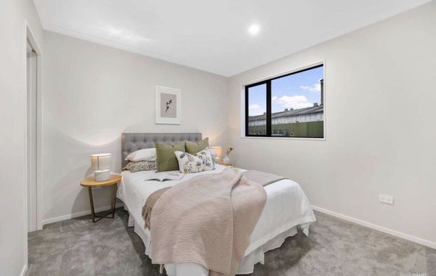 4 Bedrooms House Positioned in a convenient and family-friendly Ellerslie location - Photo 1