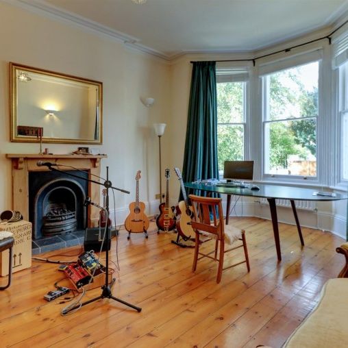 6 BED Detached house To rent - Photo 1