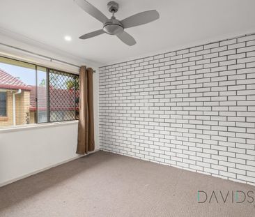 Hidden Gem with Private Yard – Renovated 2-Bedroom Unit (Water Incl... - Photo 6
