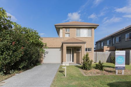 7 Kelly Avenue, Coomera QLD 4209 - House For Rent | Domain - Photo 3