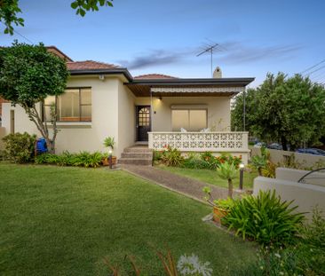 RENOVATED TWO BEDROOM HOME - Photo 2
