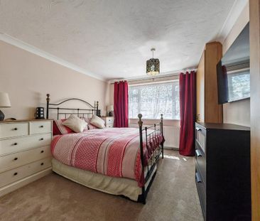 4 bedroom semi-detached bungalow to rent - Photo 5