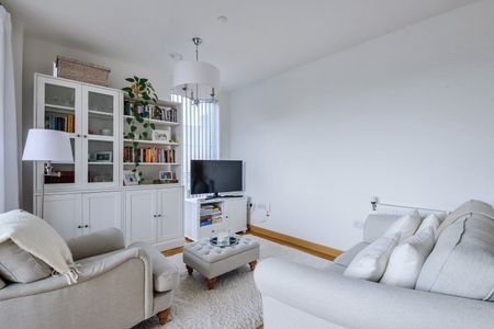 Telcon Way, London, SE10 - Photo 3