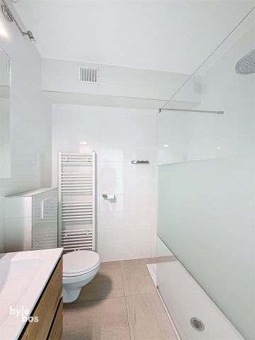 Uitzonderlijk groot gelijkvloers appartement met stadstuin en garage - Photo 2