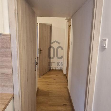 Kiadó újszerű állapotú panel lakás - Esztergom - Fotó 1