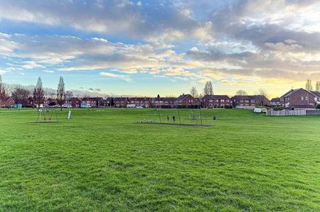 Lynton Avenue, Flixton, Manchester, M41 - Photo 4