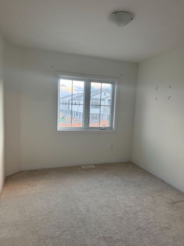 For Lease - 128 Varsity Drive, Welland, Ontario - Photo 3